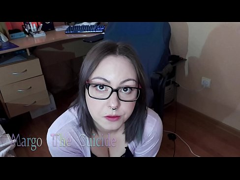 ❤️ Seksikäs tyttö lasit päässä imee dildoa syvälle kameraan ️ Pornovideo at us ❌