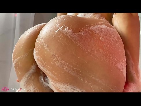 ❤️ Brunette masturboi pillua vibraattorilla intensiiviseen orgasmiin suihkussa ️ Pornovideo at us ❌